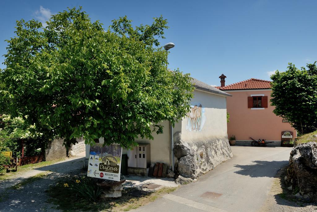 Villa Tourist Farm Dujceva Domacija Vremski Britof Esterno foto