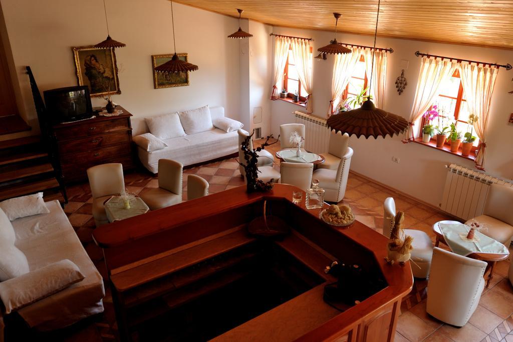 Villa Tourist Farm Dujceva Domacija Vremski Britof Esterno foto
